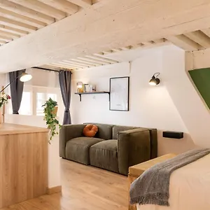 https://les-cocon-des-pentes-de-la-soie.hotels-rhonealpes.com