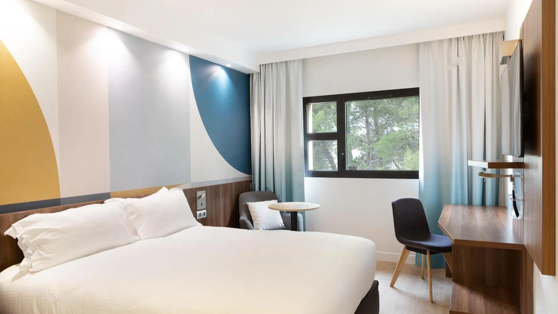 Holiday Inn - Marseille Airport By Ihg Vitrolles  Vitrolles (Bouches-du-Rhone)