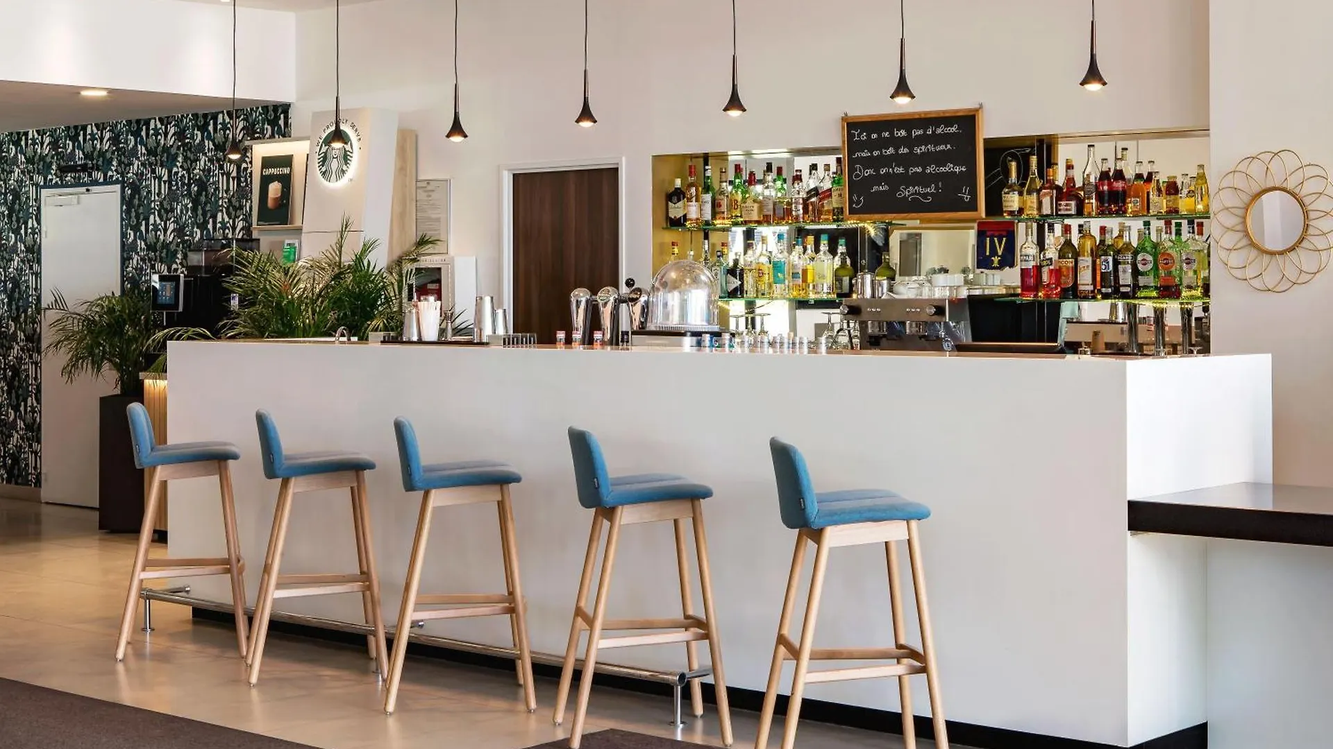 Holiday Inn - Marseille Airport By Ihg Vitrolles  4*, Vitrolles (Bouches-du-Rhone)