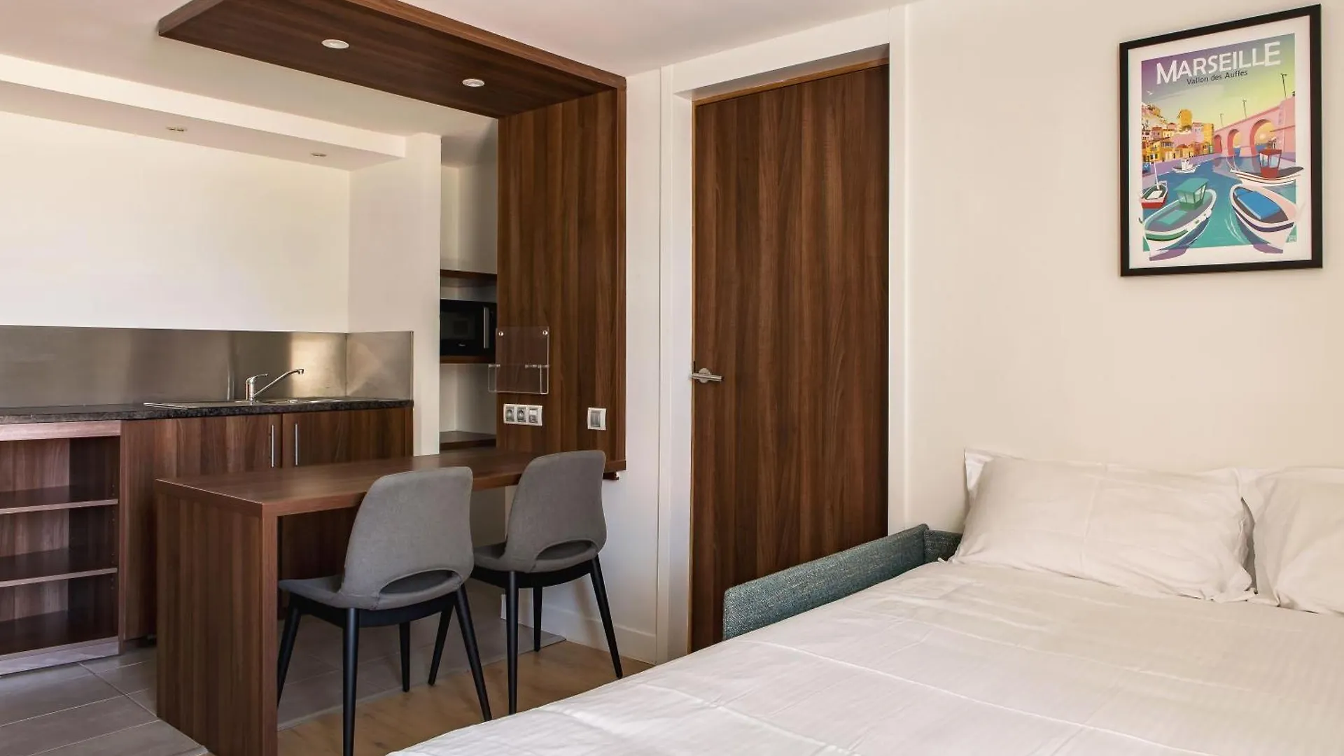 Holiday Inn - Marseille Airport By Ihg Vitrolles  4*, Vitrolles (Bouches-du-Rhone)