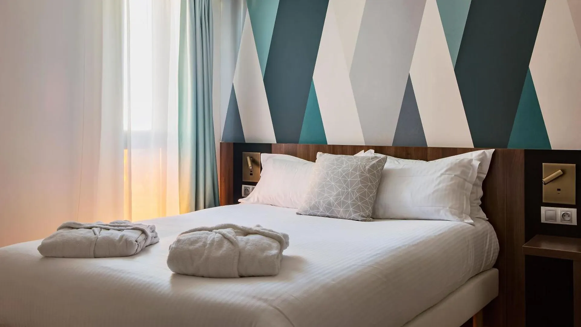 Holiday Inn - Marseille Airport By Ihg Vitrolles  Hotel