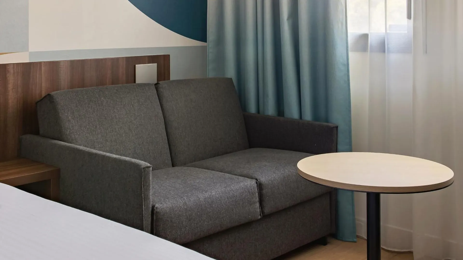 Holiday Inn - Marseille Airport By Ihg Vitrolles  4*, Vitrolles (Bouches-du-Rhone) France
