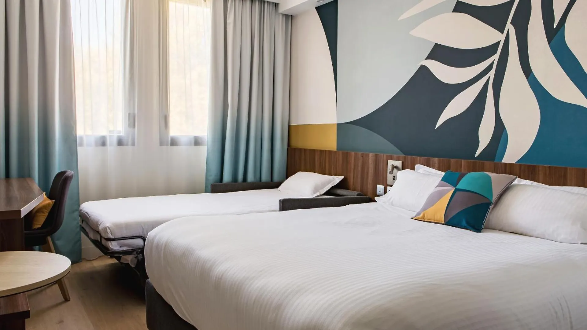Holiday Inn - Marseille Airport By Ihg Vitrolles  Vitrolles (Bouches-du-Rhone)